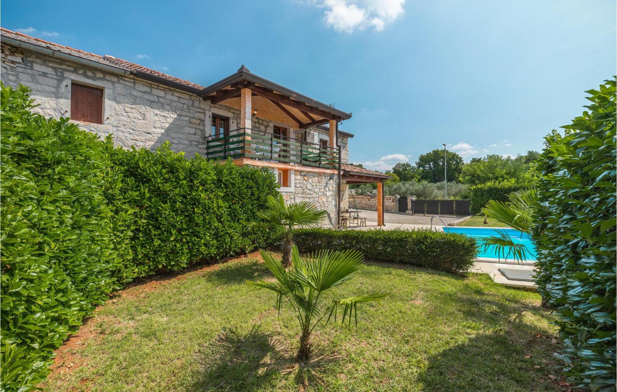 Lovely Home In Visnjan With Outdoor Swimming Pool Exterior photo